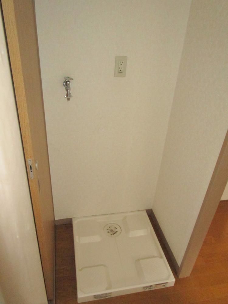 【その他部屋・スペース】　室内洗濯機置場（防水パン付）